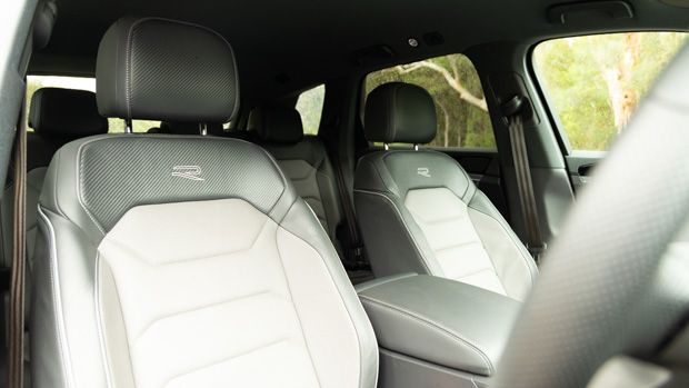 Volkswagen Touareg 210TDI R-Line 2022 interior front seats