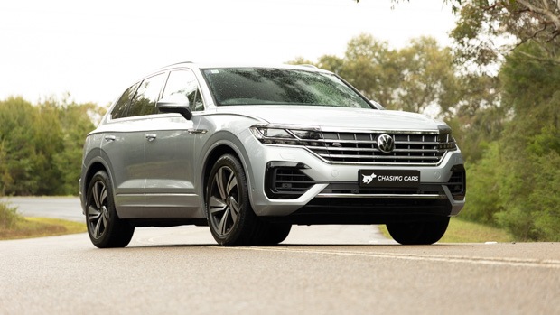 Volkswagen Touareg 210TDI R-Line 2022 front 3/4