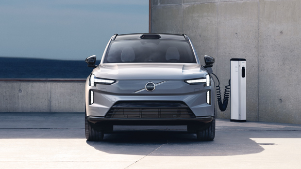 Volvo EX90 2023 front charging