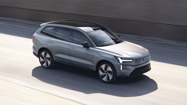 Volvo EX90 2023 driving