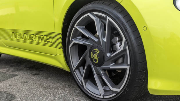 Abarth 500e 2023 wheel design