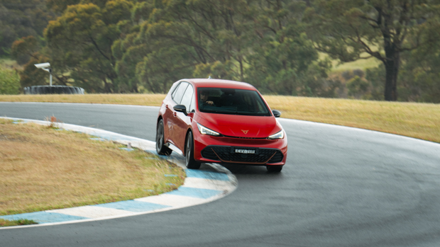 Cupra Born 2023 front 3/4 track corner