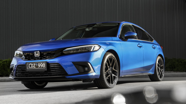 Honda Civic eHEV 2023 front 3/4