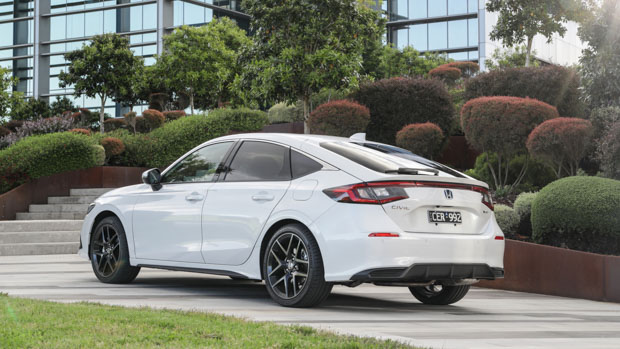 Honda Civic eHEV 2023 rear 3/4 2