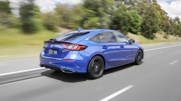 Honda Civic eHEV 2023 rear 3/4 driving 2