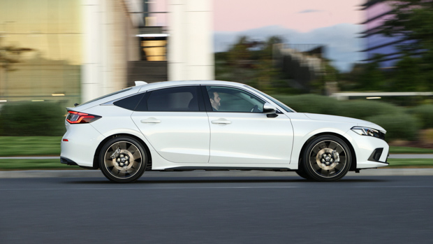 Honda Civic eHEV 2023 side