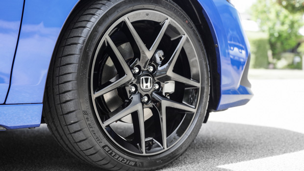 Honda Civic eHEV 2023 wheel