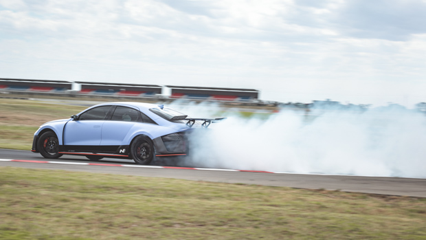 Hyundai RN22e 2023 smoke