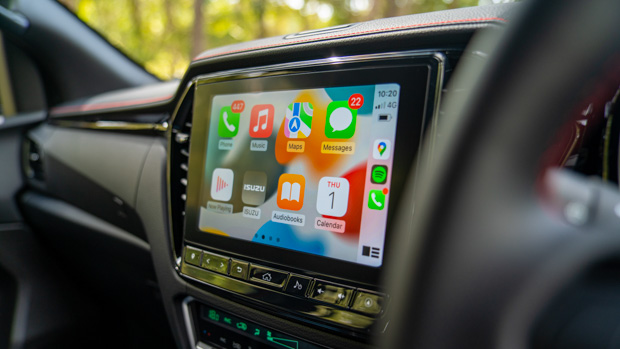 Isuzu D-Max X-Terrain 2023 screens