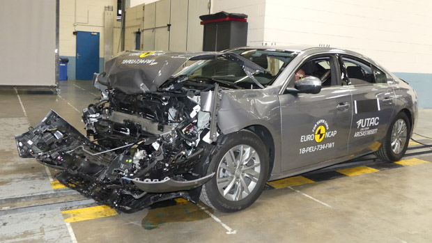 Peugeot 508 crash