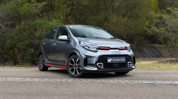 Kia Picanto GT 2022 LT front 3/4 medium