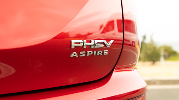 Mitsubishi Outlander PHEV Aspire LT 2022 badge 2