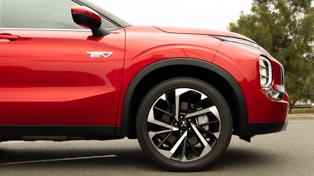 Mitsubishi Outlander PHEV Aspire LT 2022 front side