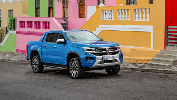 Volkswagen Amarok Aventura 2023 front 3/4 city