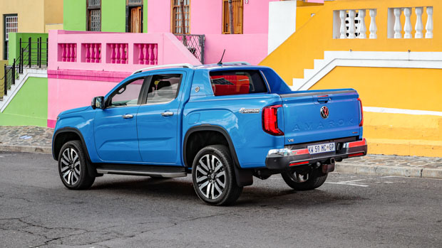 Volkswagen Amarok Aventura 2023 rear 3/4 city