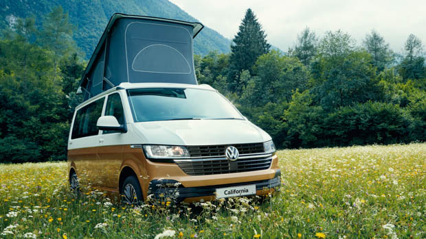 Volkswagen California Beach 2022 front 3/4 VW