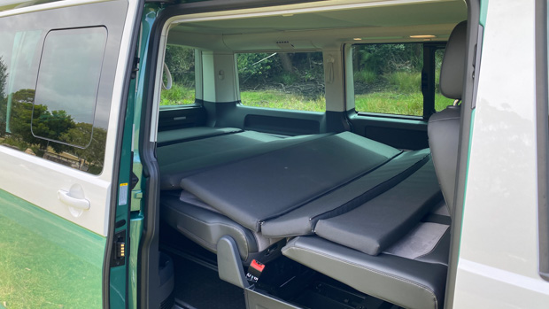 Volkswagen California Beach 2022 bed