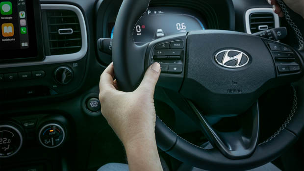 Hyundai Venue 2023 steering wheel controls