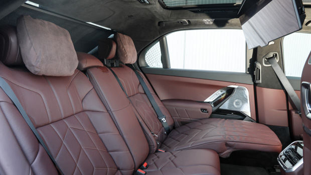BMW i7 xDrive60 2023 back seat