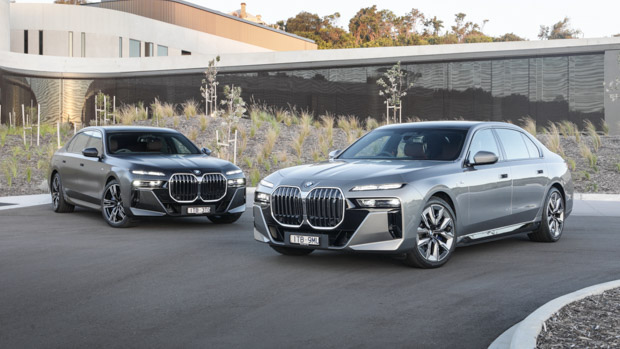 BMW i7 xDrive60 2023 twins