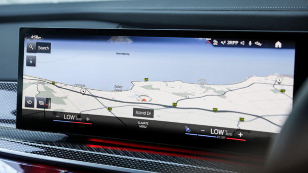 BMW i7 xDrive60 2023 touchscreen