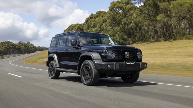 GWM Tank 300 2023 front 3/4 road