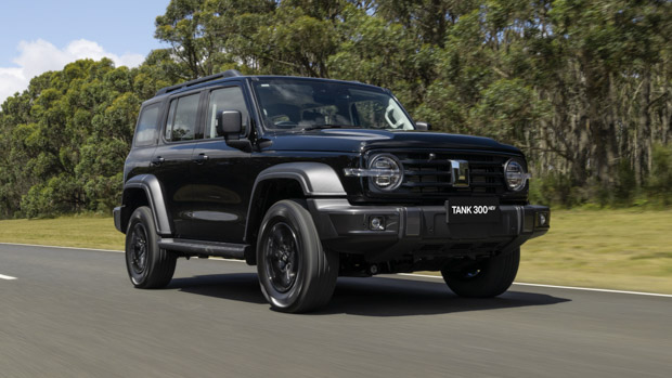 GWM Tank 300 2023 front 3/4 road 2