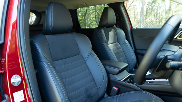 Mitsubishi Outlander Aspire PHEV 2022 front seats