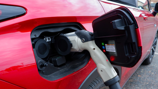 Mitsubishi Outlander PHEV Aspire LT 2022 plug