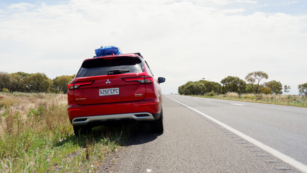 Mitsubishi Outlander PHEV Aspire LT 2022 highway