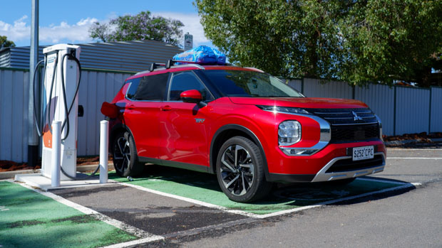 Mitsubishi Outlander PHEV Aspire LT 2022 charging