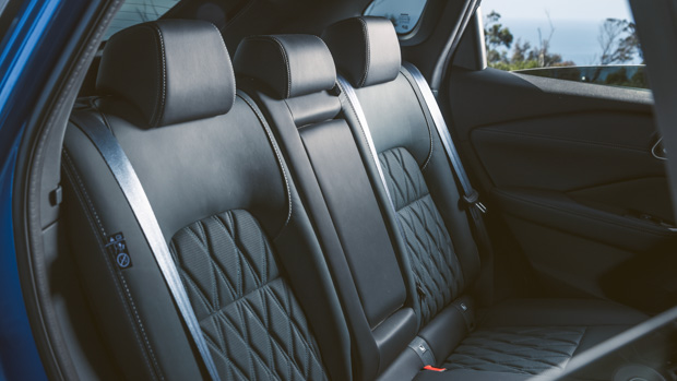 Nissan Qashqai Ti 2023 interior back seats