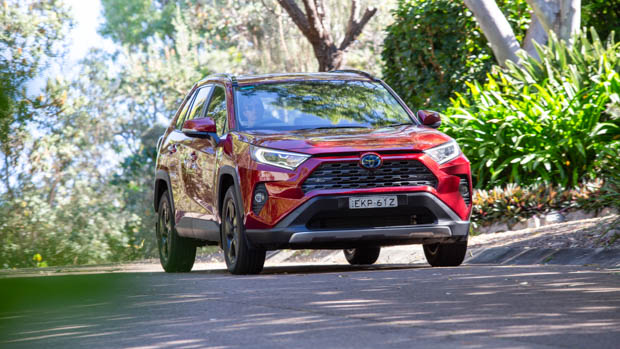 Toyota RAV4 Cruiser FWD Hybrid 2022 front 3/4 driving