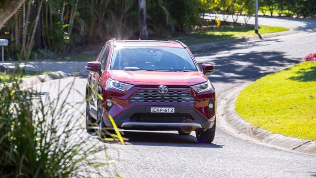 Toyota RAV4 Cruiser FWD Hybrid 2022 front 3/4 driving 3