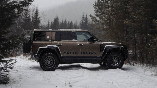 Arctic Trucks Land Rover Defender 2023 side profile snow