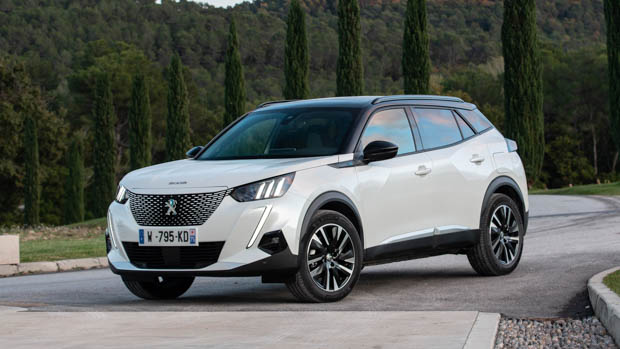2023 Peugeot e-2008 front 3/4 white car