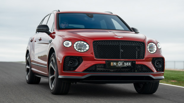 Bentley Bentayga S 2023 front 3/4 track