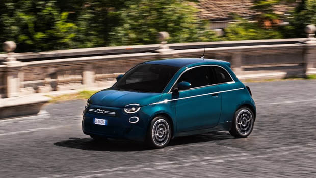 2022 Fiat 500e La Prima driving side angle shot