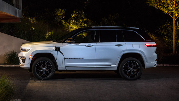2023 Jeep Grand Cherokee PHEV charging