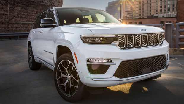 2023 Jeep Grand Cherokee front