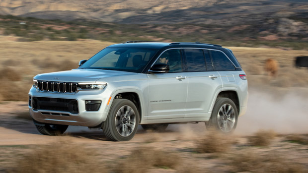 2023 Jeep Grand Cherokee driving