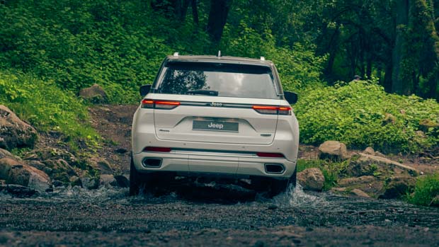 2023 Jeep Grand Cherokee rear