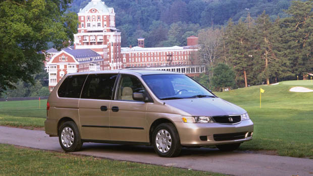 1999 Honda Odyssey front 3/4