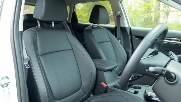 Kia Seltos GT-Line AWD 2022 front seats