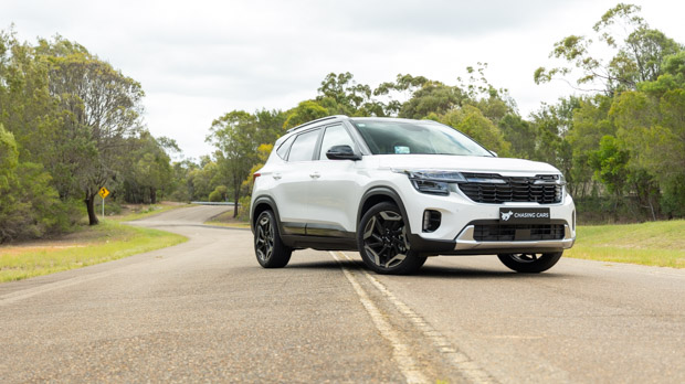 Kia Seltos GT-Line AWD 2022 front 3/4 off-set