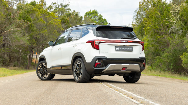 Kia Seltos GT-Line AWD 2022 rear 3/4