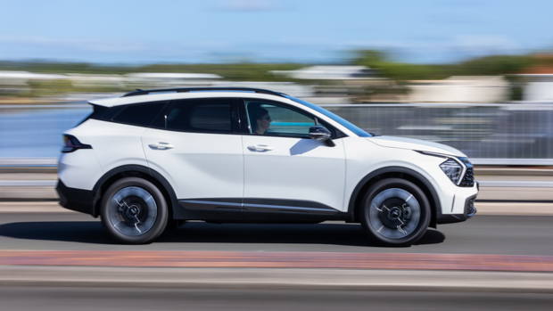 Kia Sportage GT-Line 1.6T 2023 side driving