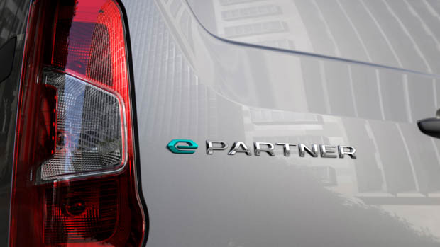 2023 Peugeot E-Partner rear badge