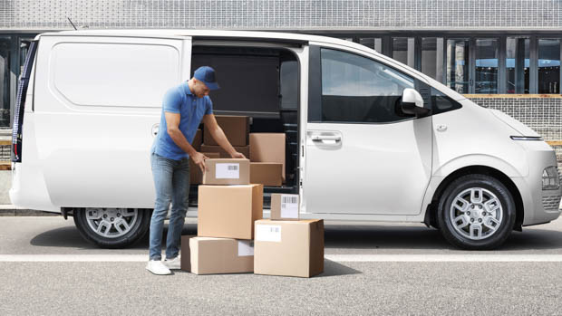 2023 Hyundai Staria Load Premium side door open packing boxes