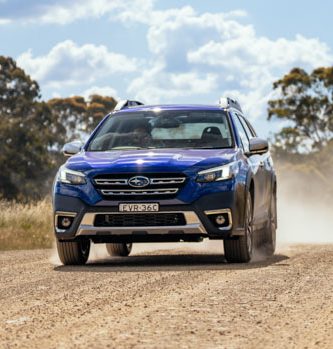 How to drive on a dirt road safely